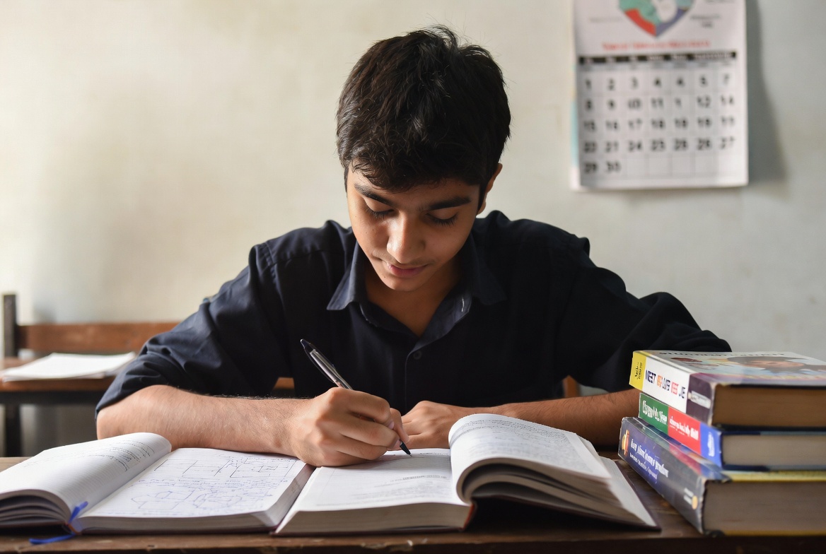 Hard Work vs Smart Work: Which Leads to NEET/JEE Success?